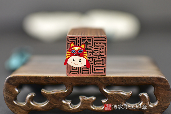 金紅漸變 如朝如暮 紅雪檀木公司印章實際成品、印章作品分享(公司印章)。傳家手工印章台中店。2022.11.06 金紅漸變 如朝如暮 紅雪檀木公司印章實際成品、印章作品分享(公司印章)。傳家手工印章台中店。2022.11.06