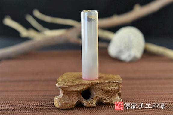 【新疆白玉臍帶圓章】：新疆白玉開運印章實際成品、印章作品分享、新疆白玉石印章材質介紹。（個人章、正式印鑑、一圓一方）傳家手工印章高雄店。2022.11.24
