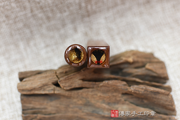 冷豔高雅的紅色~~紅紫檀臍帶章成品照分享、印章材質介紹~(銀行印鑑,個人印鑑雙章)傳家手工印章新竹店。2022.12.12 冷豔高雅的紅色~~紅紫檀臍帶章成品照分享、印章材質介紹~(銀行印鑑,個人印鑑雙章)傳家手工印章新竹店。2022.12.12