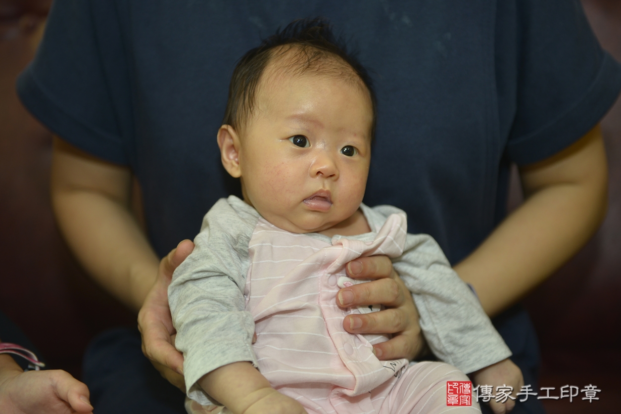 剃胎毛、滿月剃頭、嬰兒剃頭、嬰兒理髮、嬰兒剃髮、嬰兒剃胎毛、嬰兒滿月剃頭、樂樂剃頭、剃胎毛儀式、剃胎毛吉祥話、滿月剃頭儀式、滿月剃頭吉祥話、樂樂剃胎毛、樂樂滿月剃頭理髮、 台中市北區剃胎毛、台中市北區滿月剃頭、台中市北區嬰兒剃頭剃胎毛、台中市北區嬰兒理髮、台中市北區嬰兒剃髮、 樂樂(台中市北區到府嬰兒樂樂滿月剃頭理髮、到府嬰兒剃胎毛儀式吉祥話)。到府剃頭剃胎毛主持、專業拍照、DVD光碟、證書。★購買「臍帶章、肚臍章、胎毛筆刷印章」贈送：剃頭、收涎、抓周，三選一。2022.12.13照片5