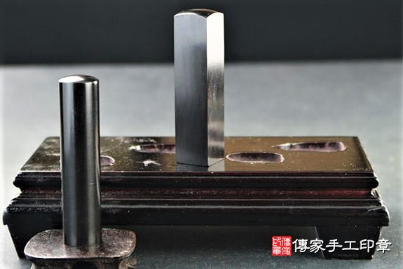 【黑檀木個人雙章】實際成品、印章作品分享、黑檀木印章材質介紹。傳家手工印章高雄店。2022.12.29
