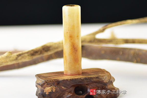 招財之石!金光昭財~全手工噴砂新疆黃玉臍帶章、臍帶章作品分享、新疆黃玉作品分享(傳家印章高雄店112.1.13)