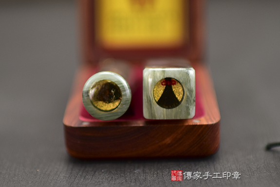 全手工噴砂綠髮彩玉實際成品、印章作品分享、綠髮彩玉印章材質介紹。（臍帶印章、胎毛印章），傳家印章台中店。2023.03.28