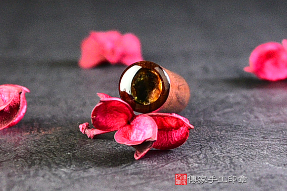 小紅小紫٩(✿∂‿∂✿)۶紅紫檀木臍帶印章作品分享、紅紫檀木印章、紅紫檀木臍帶章、紅紫檀木發財章、紅紫檀木印章成品、紅紫檀木材質介紹(傳家印章台南店112.4.9)