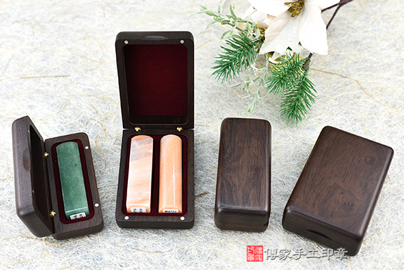 黑檀木實木盒 (單章/雙章)  1500/1800元  (不含印章及印泥) 黑檀木實木盒 (單章/雙章)  1500/1800元  (不含印章及印泥)