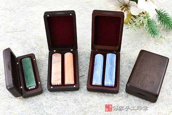 黑檀木實木盒 (單章/雙章)  1500/1800元  (不含印章及印泥) 黑檀木實木盒 (單章/雙章)  1500/1800元  (不含印章及印泥)