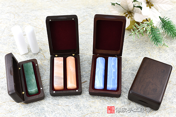 黑檀木實木盒 (單章/雙章)  1500/1800元  (不含印章及印泥) 黑檀木實木盒 (單章/雙章)  1500/1800元  (不含印章及印泥)