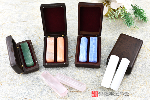 黑檀木實木盒 (單章/雙章)  1500/1800元  (不含印章及印泥) 黑檀木實木盒 (單章/雙章)  1500/1800元  (不含印章及印泥)