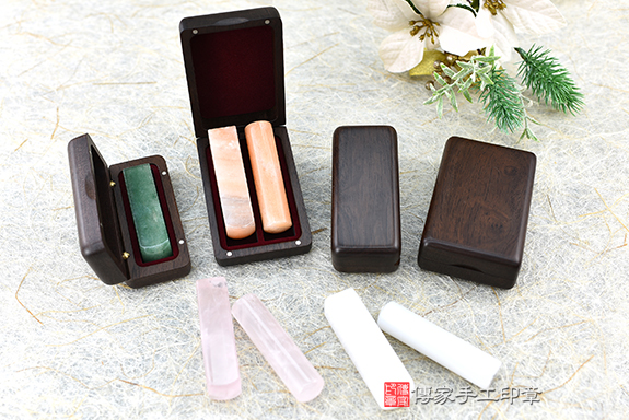 黑檀木實木盒 (單章/雙章)  1500/1800元  (不含印章及印泥) 黑檀木實木盒 (單章/雙章)  1500/1800元  (不含印章及印泥)