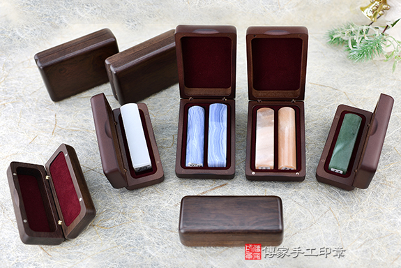 黑檀木實木盒 (單章/雙章)  1500/1800元  (不含印章及印泥) 黑檀木實木盒 (單章/雙章)  1500/1800元  (不含印章及印泥)