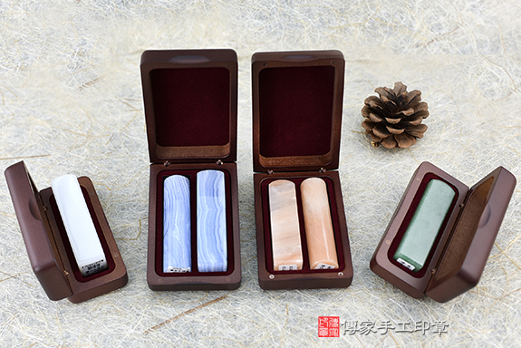 烤漆木盒 (單章$300/雙章$450 不包含印章) 烤漆木盒 (單章$300/雙章$450 不包含印章)