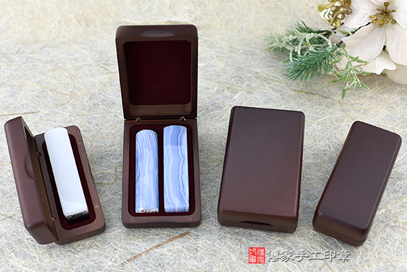 烤漆木盒 (單章$300/雙章$450 不包含印章) 烤漆木盒 (單章$300/雙章$450 不包含印章)