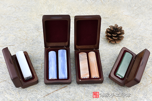 烤漆木盒 (單章$300/雙章$450 不包含印章) 烤漆木盒 (單章$300/雙章$450 不包含印章)