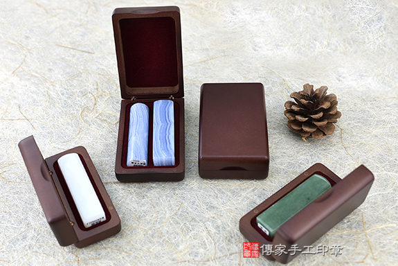 烤漆木盒 (單章$300/雙章$450 不包含印章) 烤漆木盒 (單章$300/雙章$450 不包含印章)