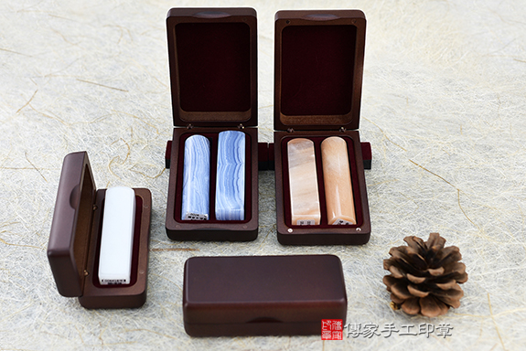 烤漆木盒 (單章$300/雙章$450 不包含印章) 烤漆木盒 (單章$300/雙章$450 不包含印章)