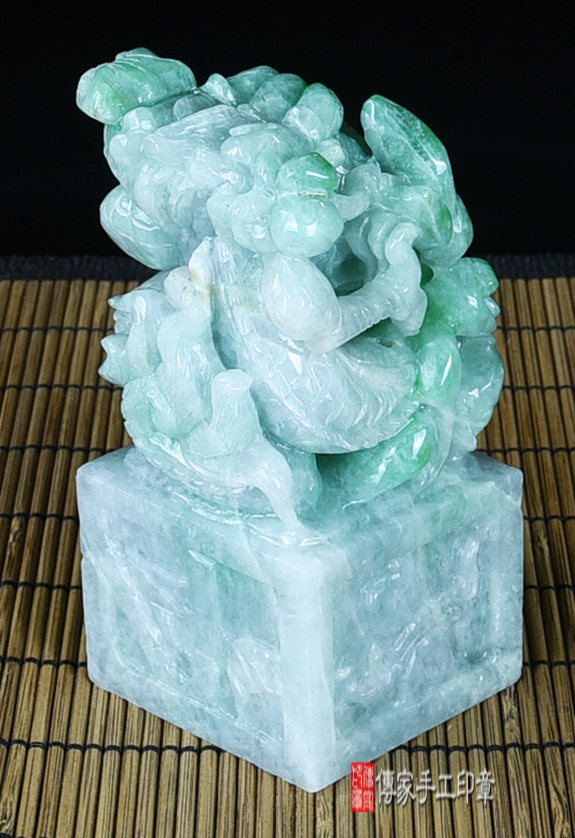 頂級緬甸玉翡翠青龍抱珠吐珠印章:開運印章(附A貨證書) 頂級緬甸玉翡翠青龍抱珠吐珠印章:開運印章(附A貨證書)