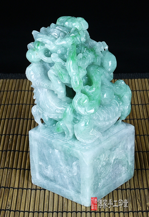 頂級緬甸玉翡翠青龍抱珠吐珠印章:開運印章(附A貨證書) 頂級緬甸玉翡翠青龍抱珠吐珠印章:開運印章(附A貨證書)