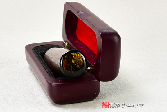 頂級紅紫檀木臍帶印章.頂級紅紫檀木個人印章、紅紫檀木開運印章、紅紫檀木結婚印章、紅紫檀木結婚對章、紅紫檀木廟章、紅紫檀木神明印章(傳家印章台北店112.7.23)