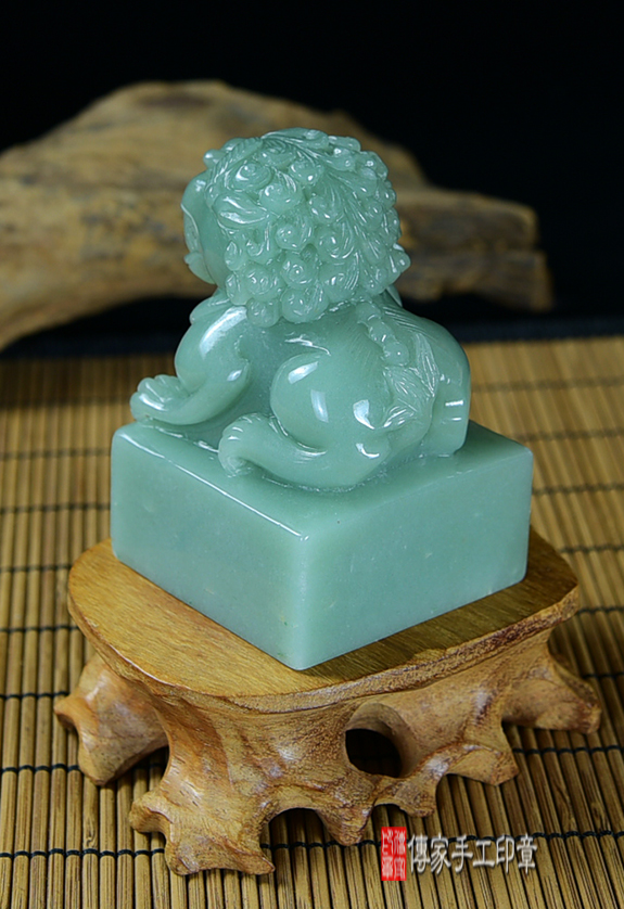 頂級綠東菱玉精雕獅子：廟章、神明印章、大印章