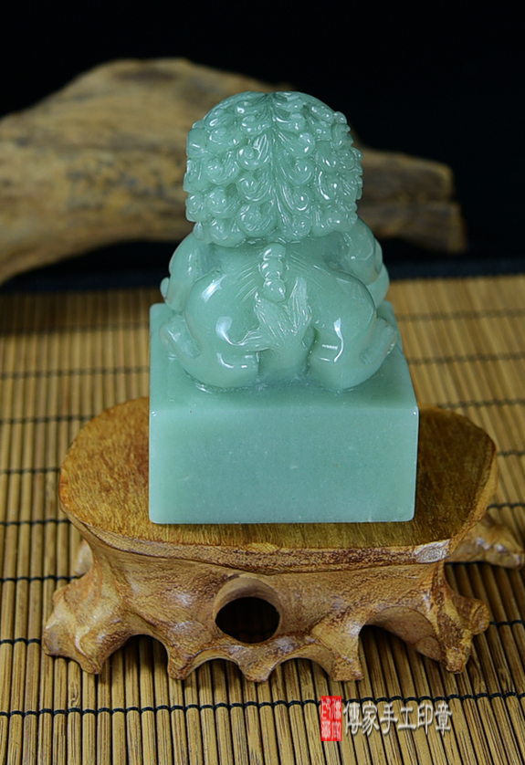 頂級綠東菱玉精雕獅子：廟章、神明印章、大印章