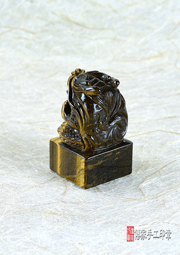 頂級黃虎眼石精雕龍抱珠廟章:廟章、神明印章、大印章 頂級黃虎眼石精雕龍抱珠廟章:廟章、神明印章、大印章