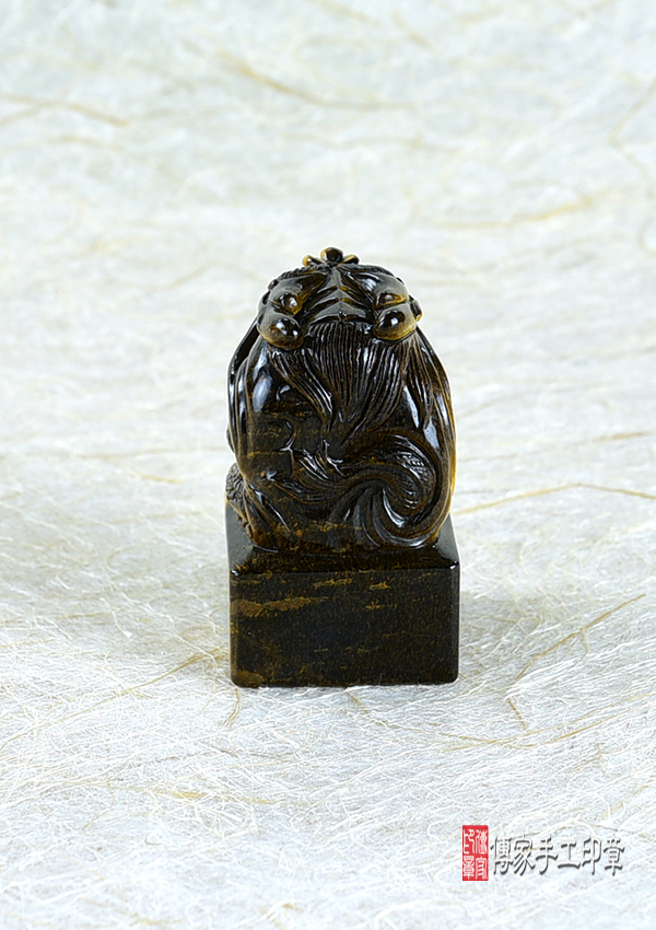 頂級黃虎眼石精雕龍抱珠廟章:廟章、神明印章、大印章 頂級黃虎眼石精雕龍抱珠廟章:廟章、神明印章、大印章