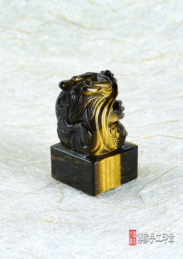 頂級黃虎眼石精雕龍抱珠廟章:廟章、神明印章、大印章 頂級黃虎眼石精雕龍抱珠廟章:廟章、神明印章、大印章