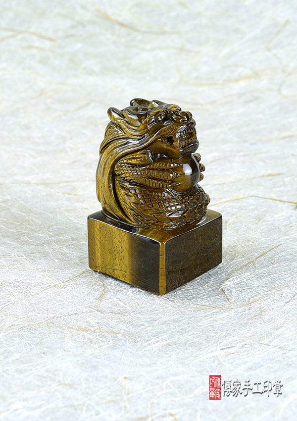 頂級黃虎眼石精雕龍抱珠廟章:廟章、神明印章、大印章 頂級黃虎眼石精雕龍抱珠廟章:廟章、神明印章、大印章