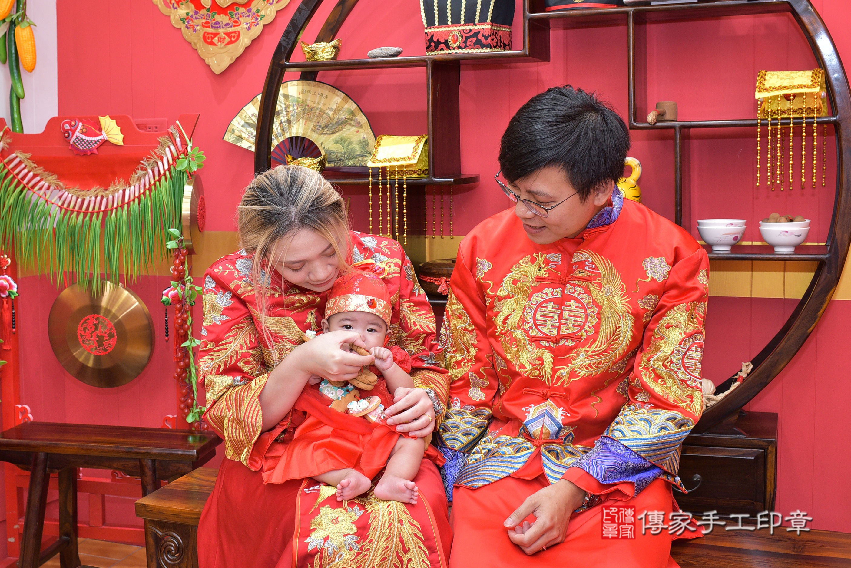 桃園市八德區游寶寶收涎推薦：傳家桃園店收涎中國風會場，嬰兒古禮收涎收口水流程儀式、收涎吉祥話、收涎餅乾、收涎拍照。收涎證書。2023.8.31