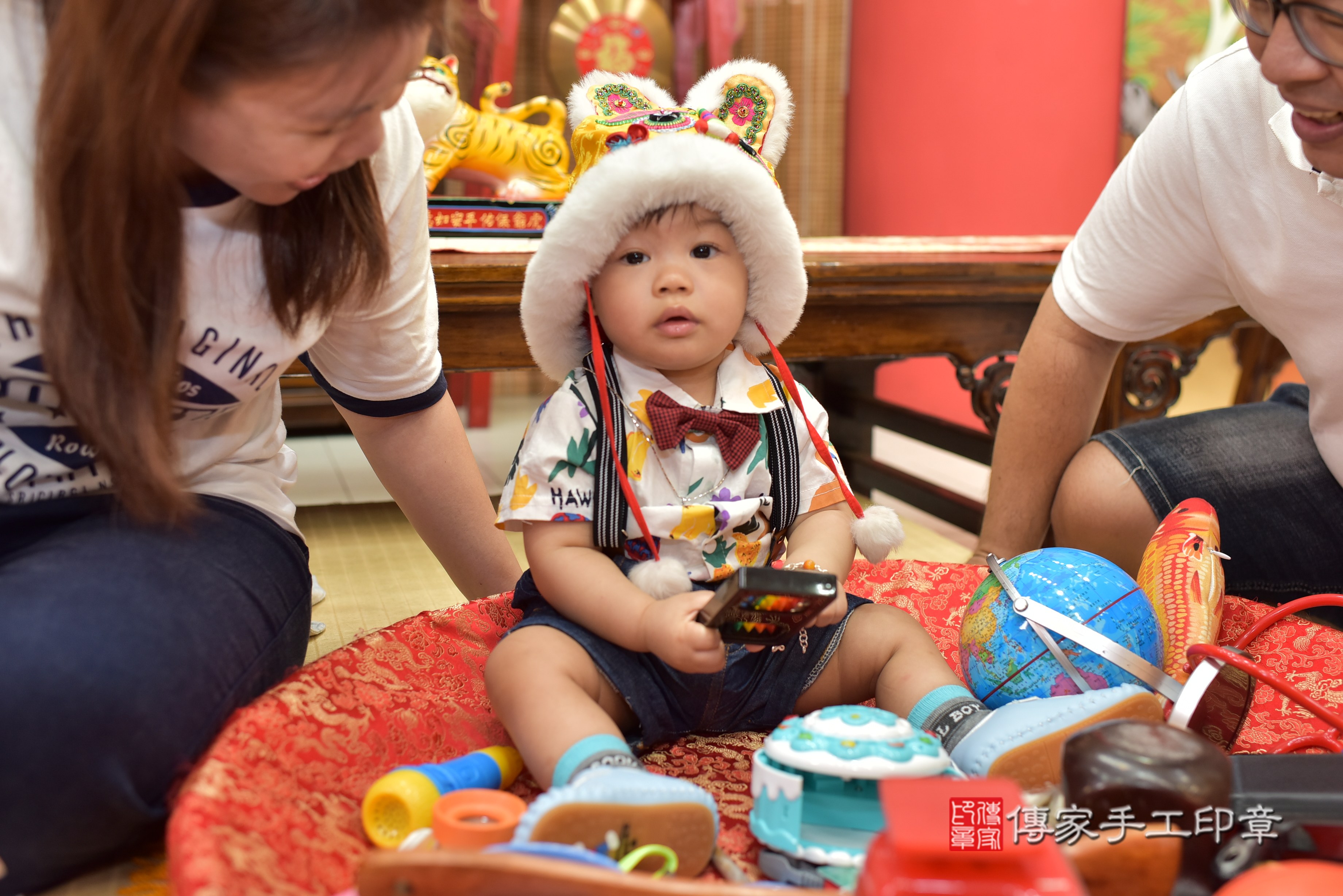 高雄市鳳山區邱寶寶抓周推薦：傳家高雄店抓周度脺中國風會場，嬰兒古禮抓周流程儀式吉祥話、抓周道具物品24種、拍照。抓周證書。2023.07.17