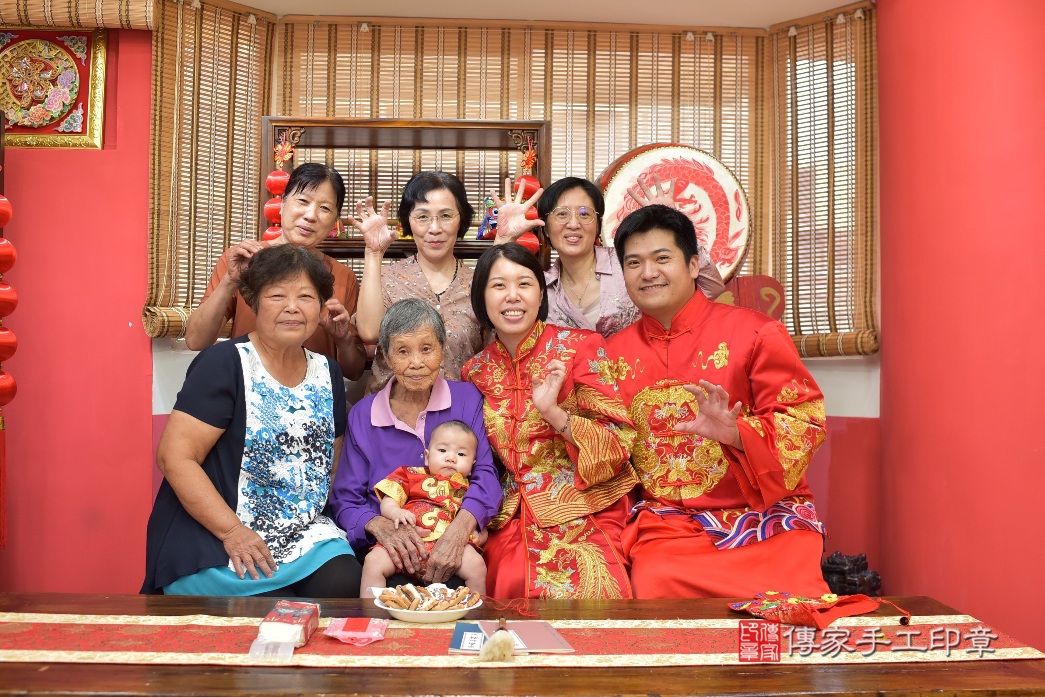 高雄市鳳山區胡寶寶收涎推薦：傳家高雄店收涎中國風會場，嬰兒古禮收涎收口水流程儀式、收涎吉祥話、收涎餅乾、收涎拍照。收涎證書。2023.8.26