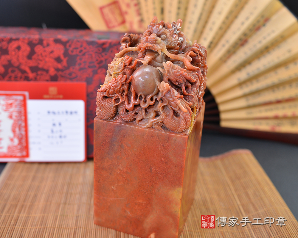 精湛雕刻九龍吐珠 壽山石 傳家手工印章 高雄店 112.10.1 精湛雕刻九龍吐珠 壽山石 傳家手工印章 高雄店 112.10.1