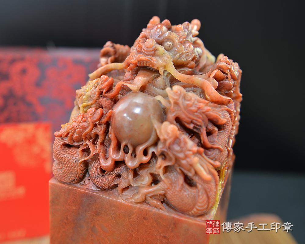 精湛雕刻九龍吐珠 壽山石 傳家手工印章 高雄店 112.10.1 精湛雕刻九龍吐珠 壽山石 傳家手工印章 高雄店 112.10.1