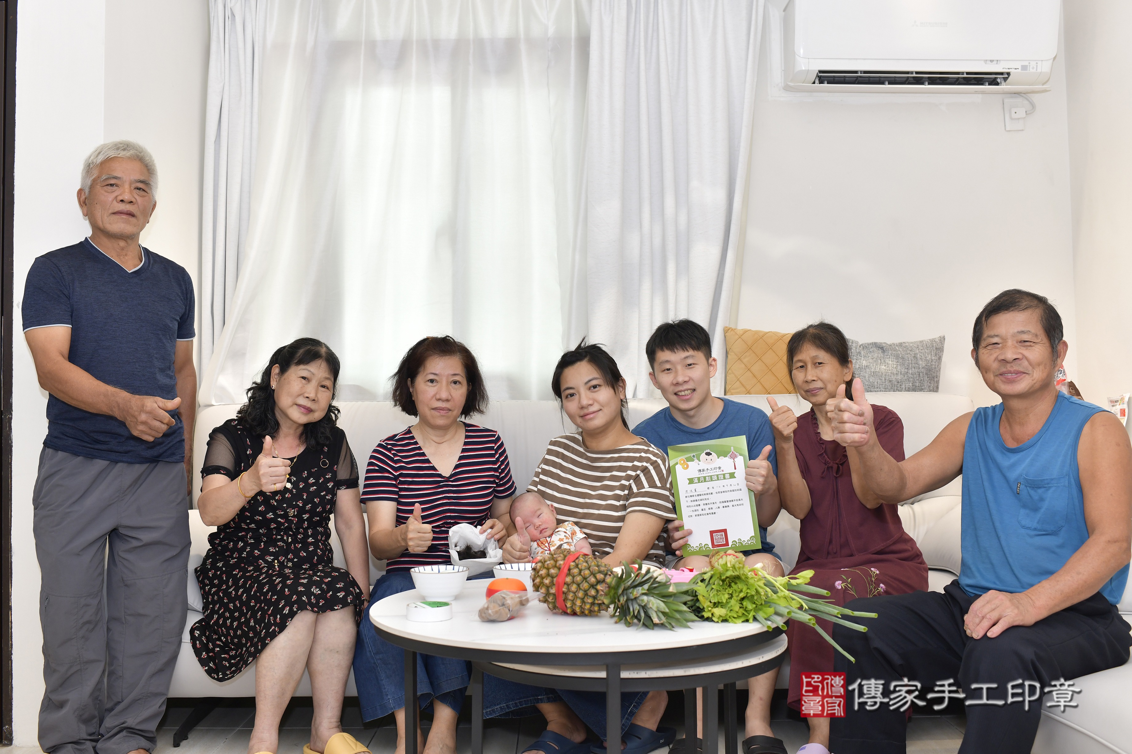 洪寶寶(新竹市香山區到府嬰兒洪寶寶滿月剃頭理髮、到府嬰兒剃胎毛儀式吉祥話)。到府剃頭剃胎毛主持、專業拍照、證書。★購買「臍帶章、肚臍章、胎毛筆刷印章」贈送：剃頭、收涎、抓周，三選一。2023.9.10