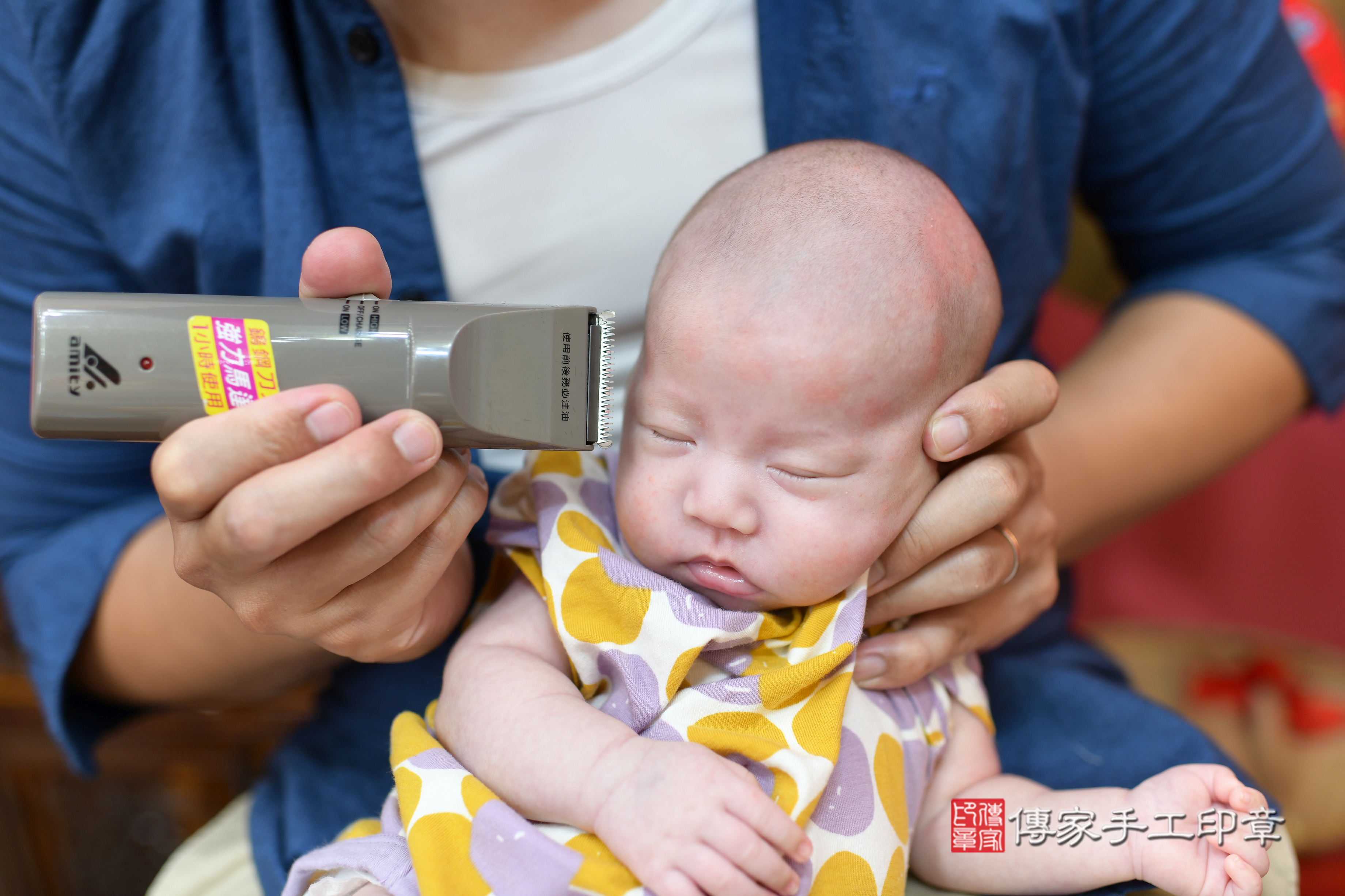 丁寶寶(高雄市鳳山區來店嬰兒丁寶寶滿月剃頭理髮、到府嬰兒剃胎毛儀式吉祥話)。到府剃頭剃胎毛主持、專業拍照、證書。★購買「臍帶章、肚臍章、胎毛筆刷印章」贈送：剃頭、收涎、抓周，三選一。2023.9.23