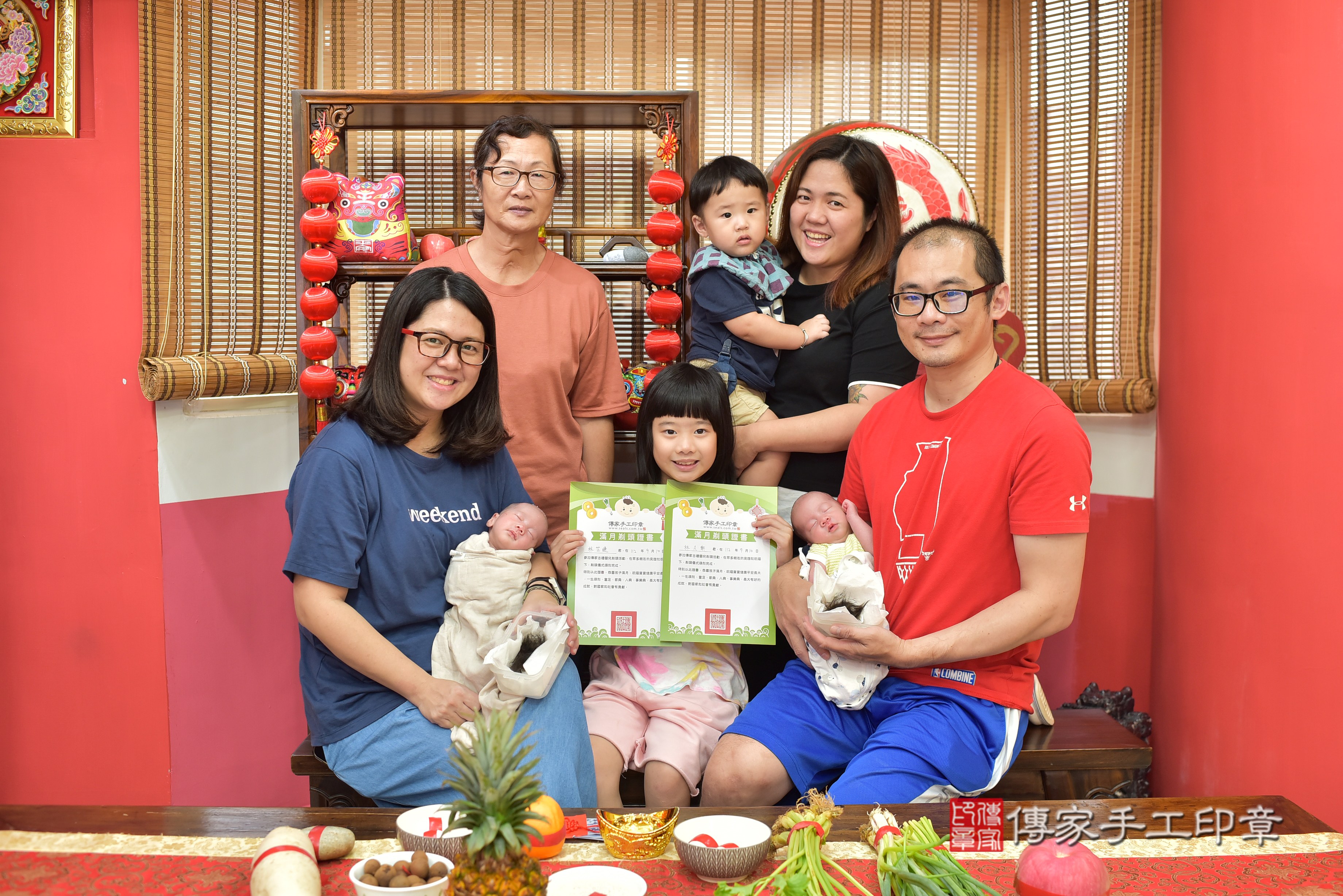 林寶寶(雙胞胎)(高雄市鳳山區來店嬰兒林寶寶滿月剃頭理髮、到府嬰兒剃胎毛儀式吉祥話)。到府剃頭剃胎毛主持、專業拍照、證書。★購買「臍帶章、肚臍章、胎毛筆刷印章」贈送：剃頭、收涎、抓周，三選一。2023.9.10