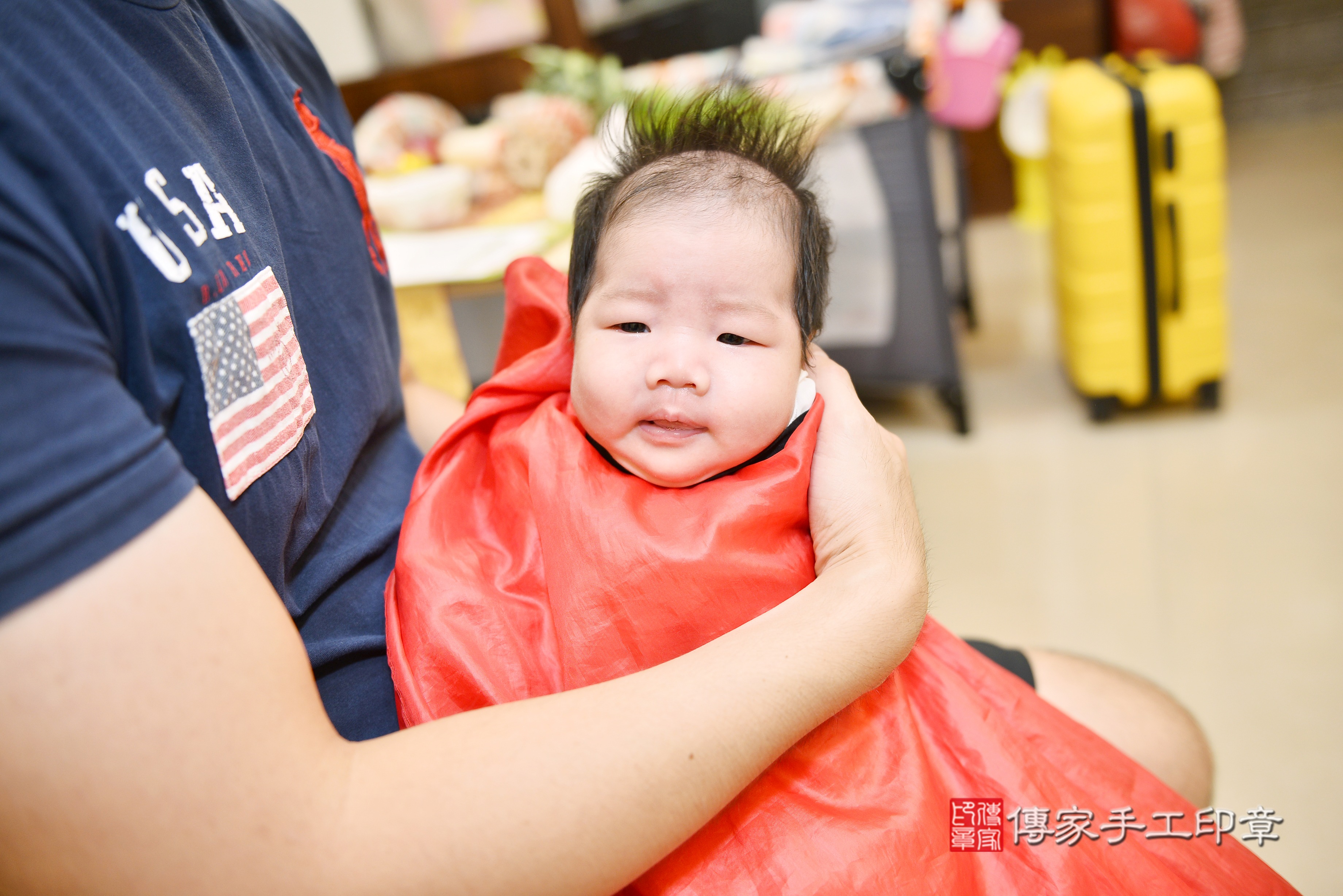 王寶寶(高雄市鳳山區到府店嬰兒王寶寶滿月剃頭理髮、到府嬰兒剃胎毛儀式吉祥話)。到府剃頭剃胎毛主持、專業拍照、證書。★購買「臍帶章、肚臍章、胎毛筆刷印章」贈送：剃頭、收涎、抓周，三選一。2023.9.25