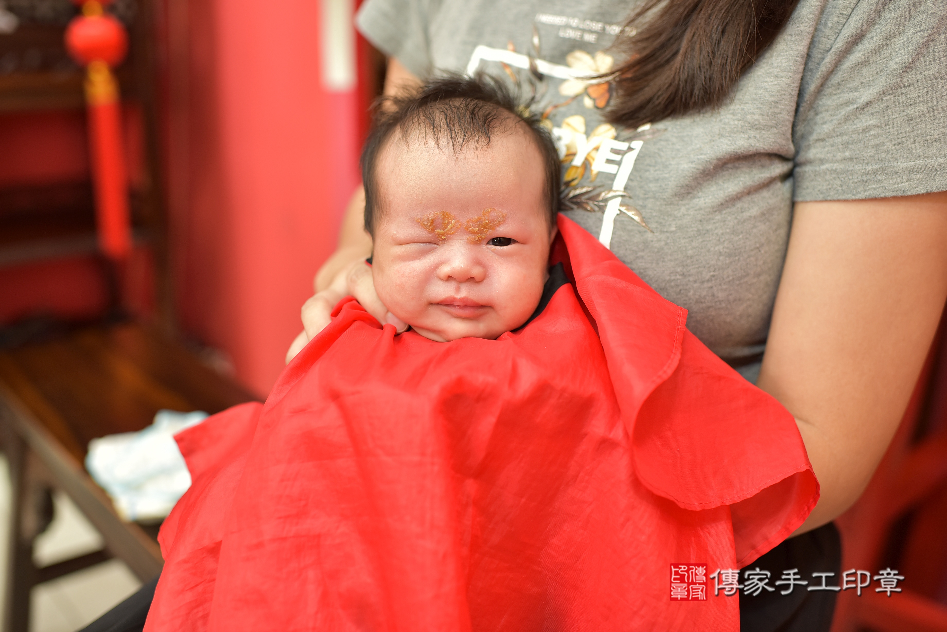 邱寶寶(高雄市鳳山區到府店嬰兒邱寶寶滿月剃頭理髮、到府嬰兒剃胎毛儀式吉祥話)。到府剃頭剃胎毛主持、專業拍照、證書。★購買「臍帶章、肚臍章、胎毛筆刷印章」贈送：剃頭、收涎、抓周，三選一。2023.9.15