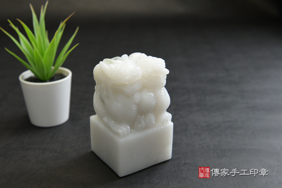 雪山白玉頂級廟章訂製-雙龍守珠 立體雕刻 -傳家手工印章-印章全方位都可以製作唷112.10.6 雪山白玉頂級廟章訂製-雙龍守珠 立體雕刻 -傳家手工印章-印章全方位都可以製作唷112.10.6