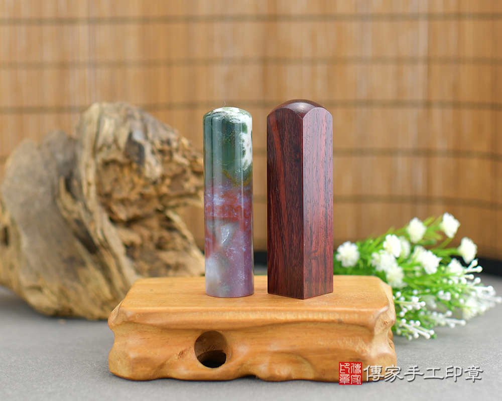 色彩鮮豔豐富水草玉 、鮮豔亮麗的雞血紅木 傳家手工印章 台中店 112.10.16 色彩鮮豔豐富水草玉 、鮮豔亮麗的雞血紅木 傳家手工印章 台中店 112.10.16