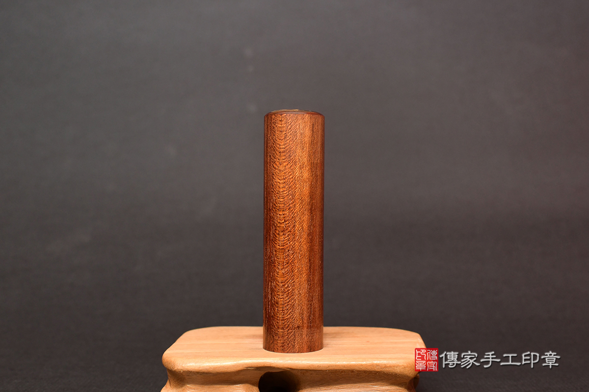 黃金色 閃耀光芒 獨特的木紋吸引你的注目-發財章 招財印章-傳家手工印章 高雄店112.10.23 黃金色 閃耀光芒 獨特的木紋吸引你的注目-發財章 招財印章-傳家手工印章 高雄店112.10.23