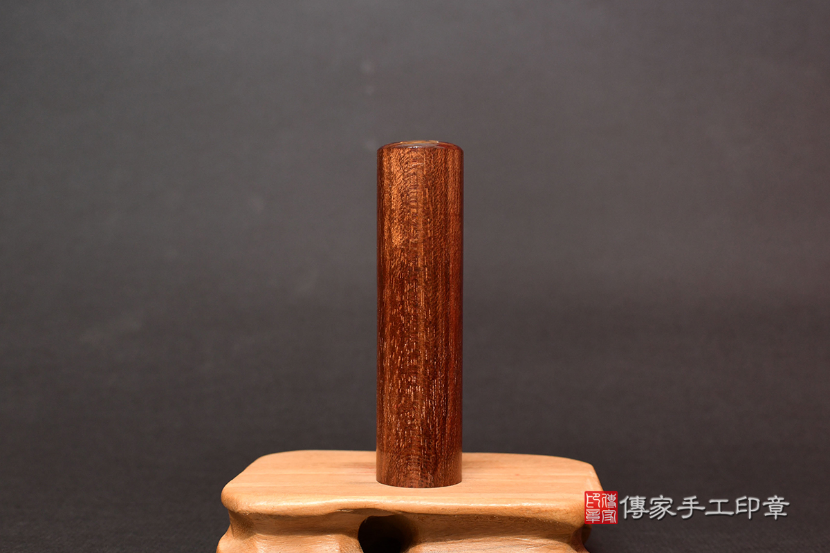 黃金色 閃耀光芒 獨特的木紋吸引你的注目-發財章 招財印章-傳家手工印章 高雄店112.10.23 黃金色 閃耀光芒 獨特的木紋吸引你的注目-發財章 招財印章-傳家手工印章 高雄店112.10.23