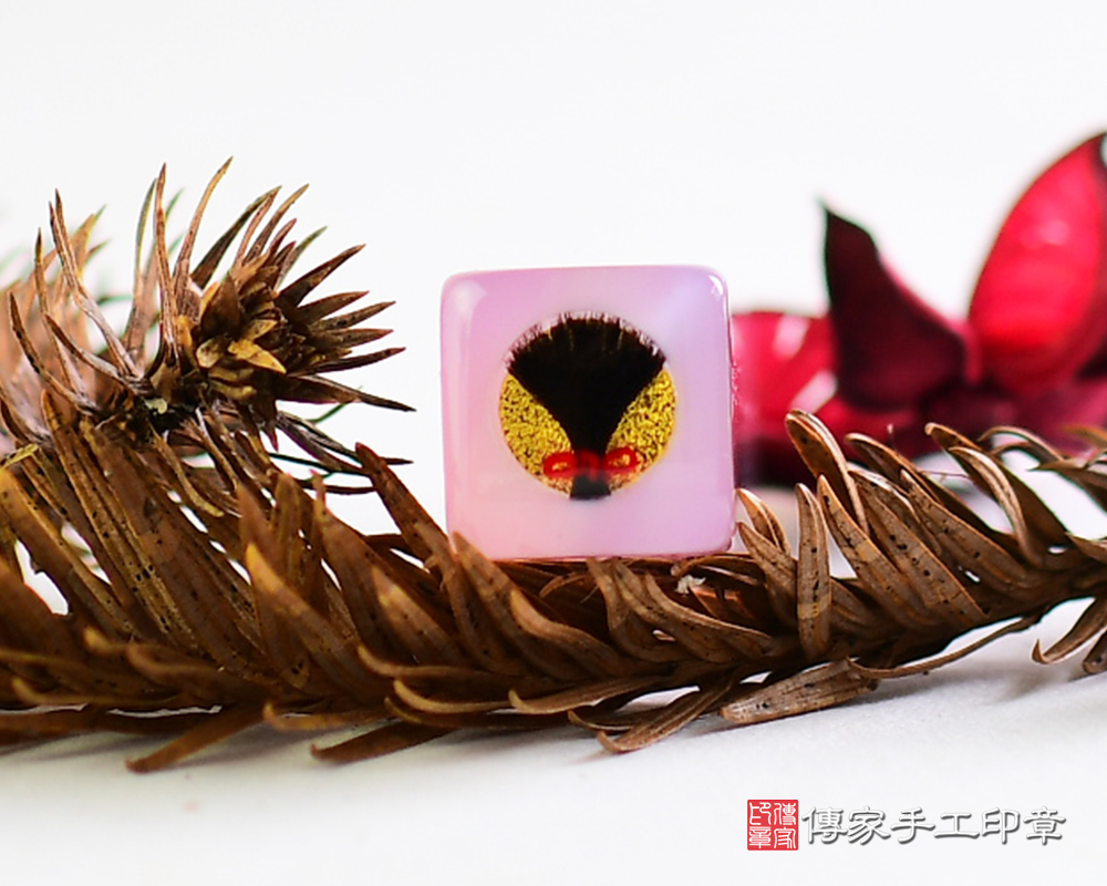 活潑又俏麗~粉紅瑪瑙~飄飄然的感覺~粉紅瑪瑙胎毛印鑑章、粉紅瑪瑙廟章、粉紅瑪瑙神明印章、粉紅瑪瑙官章、粉紅瑪瑙圖記章(傳家印章台南店112.10.28) 活潑又俏麗~粉紅瑪瑙~飄飄然的感覺~粉紅瑪瑙胎毛印鑑章、粉紅瑪瑙廟章、粉紅瑪瑙神明印章、粉紅瑪瑙官章、粉紅瑪瑙圖記章(傳家印章台南店112.10.28)