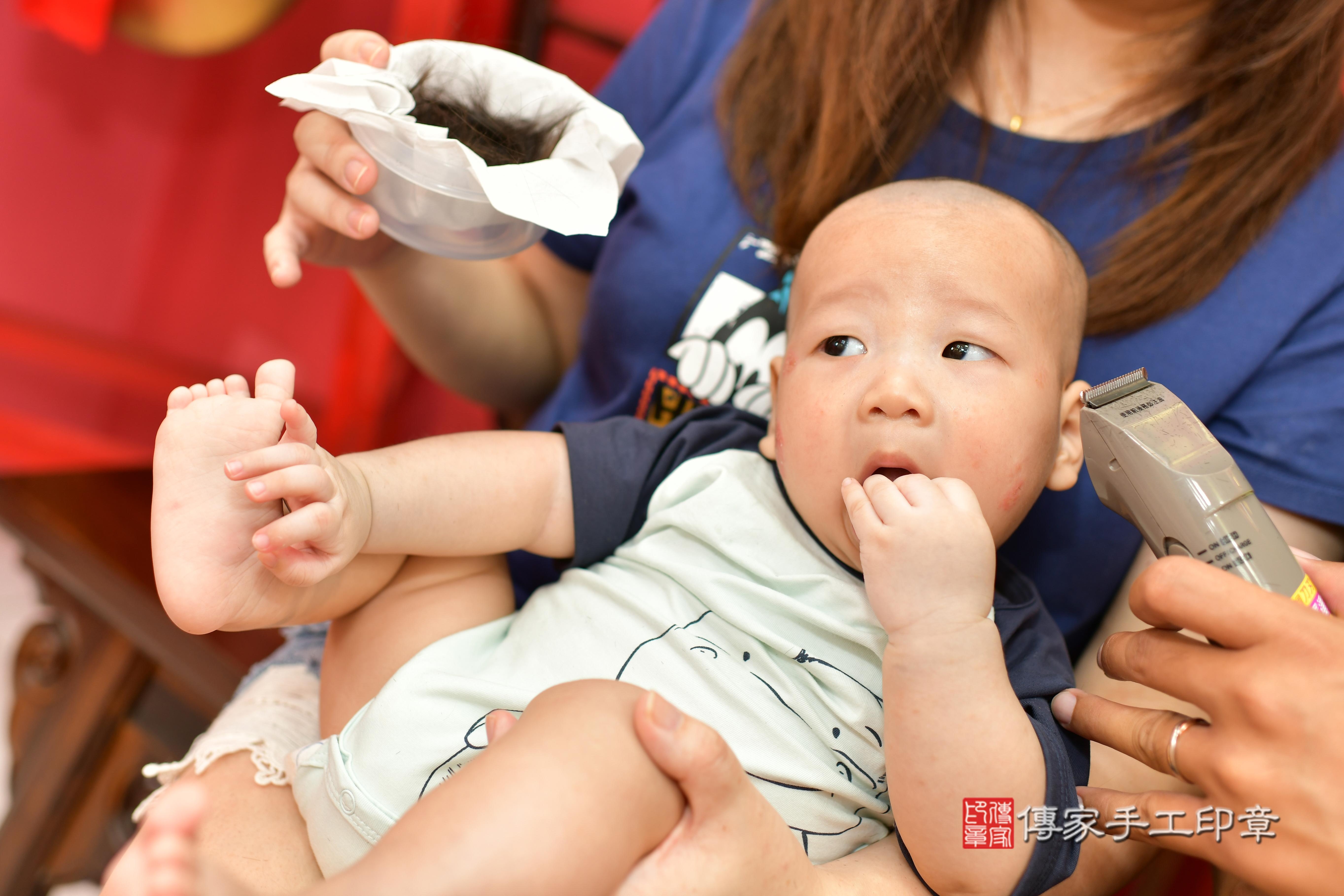 黃寶寶(台中市北區到府店嬰兒黃寶寶滿月剃頭理髮、到府嬰兒剃胎毛儀式吉祥話)。到府剃頭剃胎毛主持、專業拍照、證書。★購買「臍帶章、肚臍章、胎毛筆刷印章」贈送：剃頭、收涎、抓周，三選一。2023.10.21