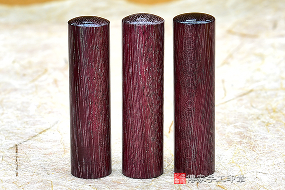 顧客滿意推薦開運臍髮印章-桃園市八德區-廖小姐。印章材質:半手工玫瑰黑檀木、半手工紫心檀木。112.10.13 顧客滿意推薦開運臍髮印章-桃園市八德區-廖小姐。印章材質:半手工玫瑰黑檀木、半手工紫心檀木。112.10.13