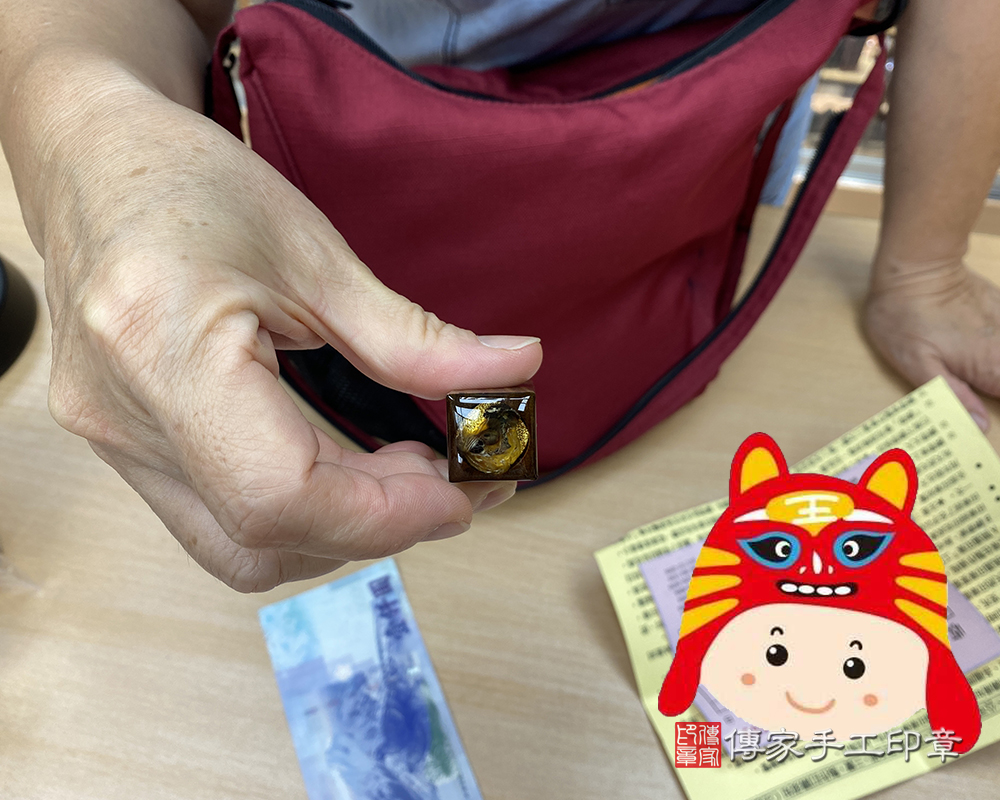 顧客滿意推薦開運臍髮印章-新竹市香山區-張小姐。印章材質：電刻綠檀木。112.10.19