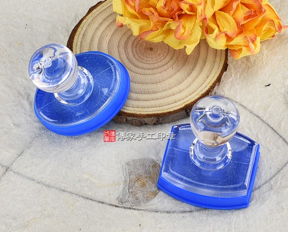 顧客滿意推薦開運公司印章-新竹縣竹北市-李先生。印章材質:半手工篆刻黑檀木、水晶窗型發票章。112.10.09 顧客滿意推薦開運公司印章-新竹縣竹北市-李先生。印章材質:半手工篆刻黑檀木、水晶窗型發票章。112.10.09