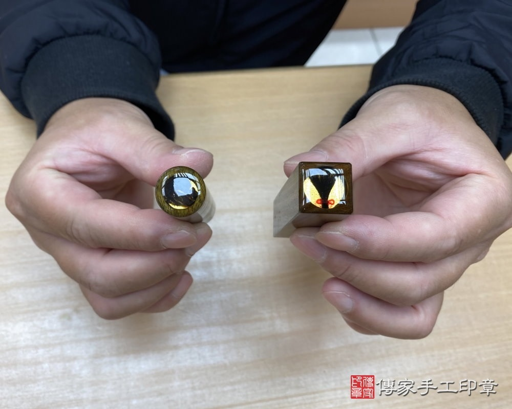 顧客滿意推薦臍髮印章-新竹市東區-王小姐。印章材質：步步高升山形黃金綠檀木、綠檀木。112.10.23