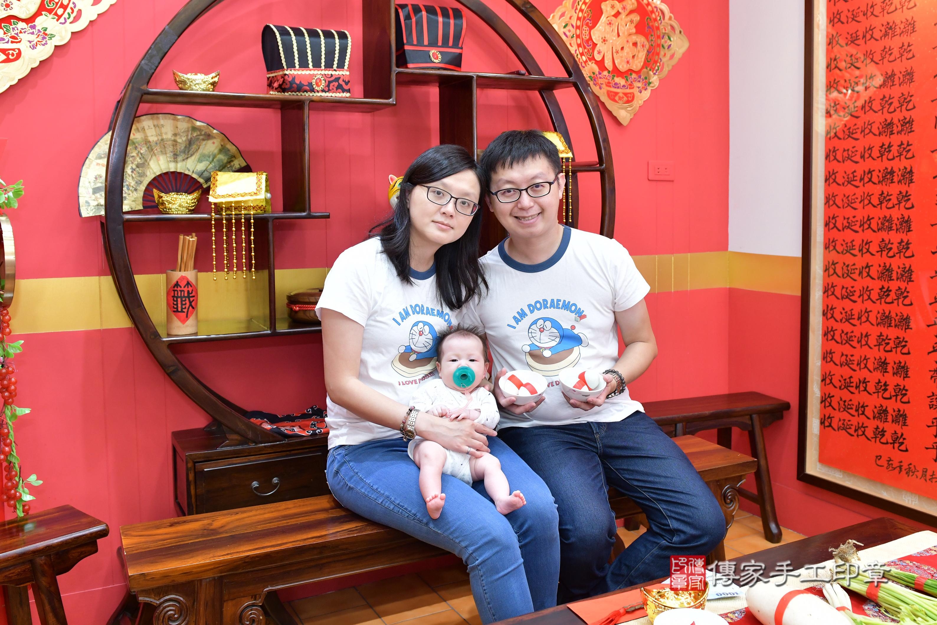 呂寶寶(桃園市八德區來店嬰兒呂寶寶滿月剃頭理髮、來店嬰兒剃胎毛儀式吉祥話)。來店剃頭剃胎毛主持、專業拍照、DVD光碟、證書。★購買「臍帶章、肚臍章、胎毛筆刷印章」贈送：剃頭、收涎、抓周，三選一。2023.11.04