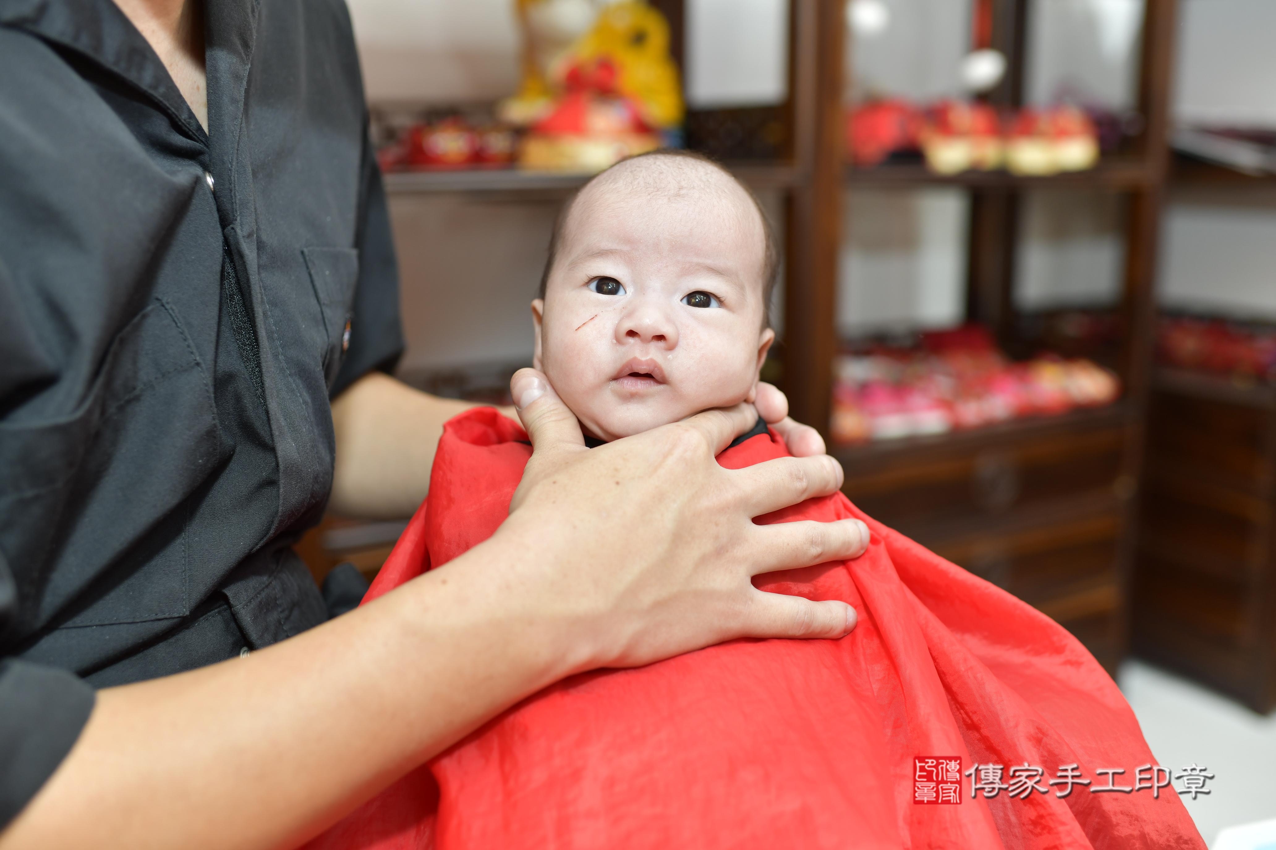 王寶寶(新竹市香山區來店嬰兒王寶寶滿月剃頭理髮、來店嬰兒剃胎毛儀式吉祥話)。來店剃頭剃胎毛主持、專業拍照、證書。★購買「臍帶章、肚臍章、胎毛筆刷印章」贈送：剃頭、收涎、抓周，三選一。2023.11.18